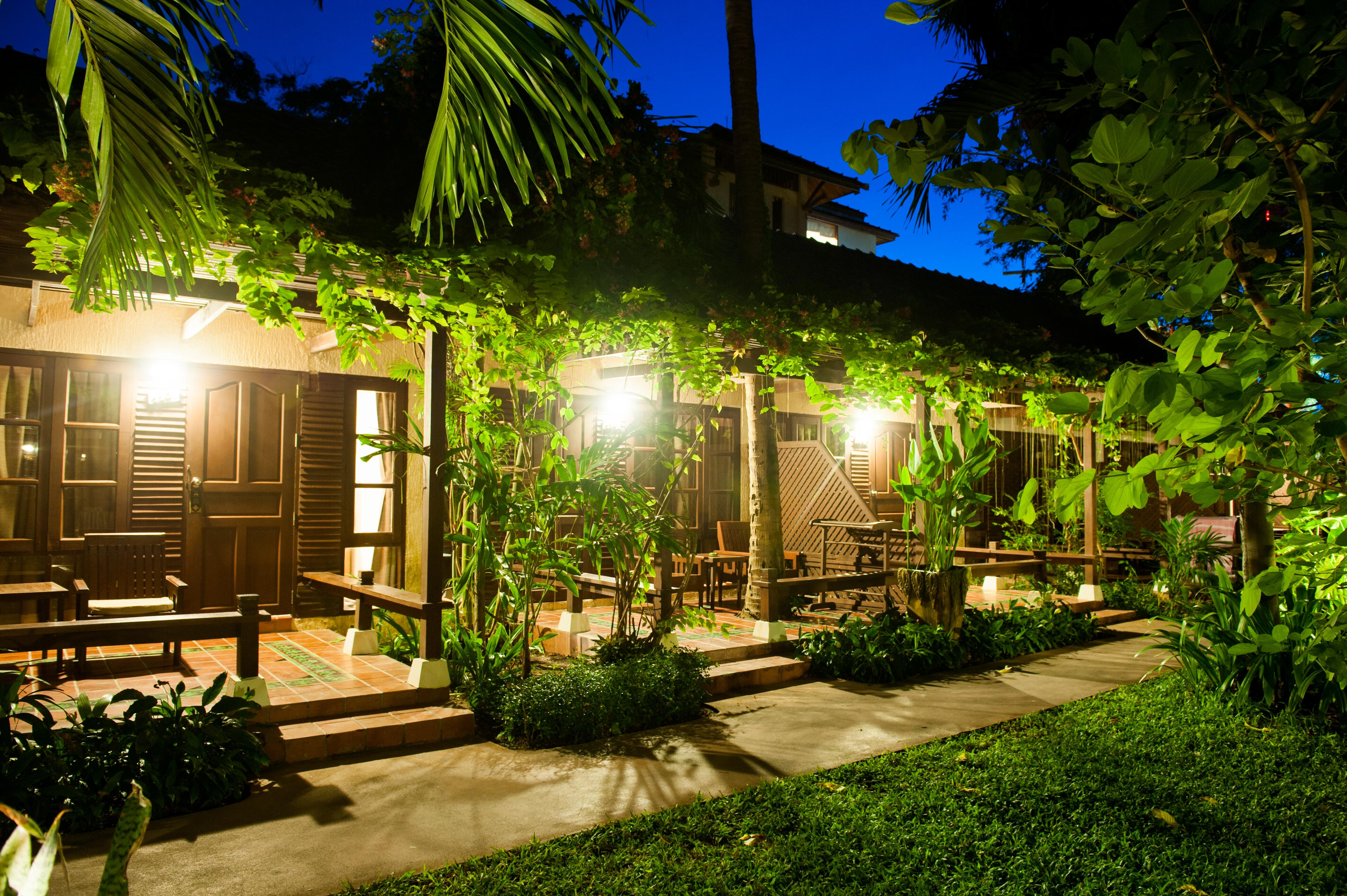 โรงแรมมณเฑียร เฮ้าส์ 3* หาดเฉวง
